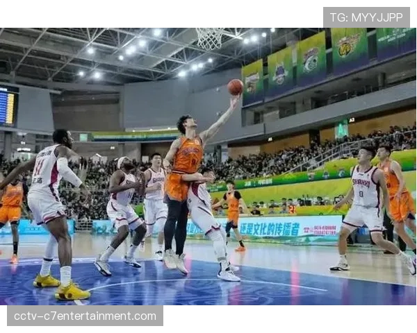 上海84-79险胜山东迎八强战开门红，首节末段打出10-2攻势